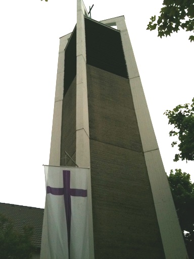 File:Kirchturm Erlöserkirche Weidenpesch.jpg