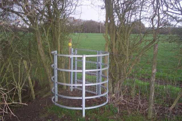 File:Kissing Gate towards Crumps Lane - geograph.org.uk - 1600621.jpg