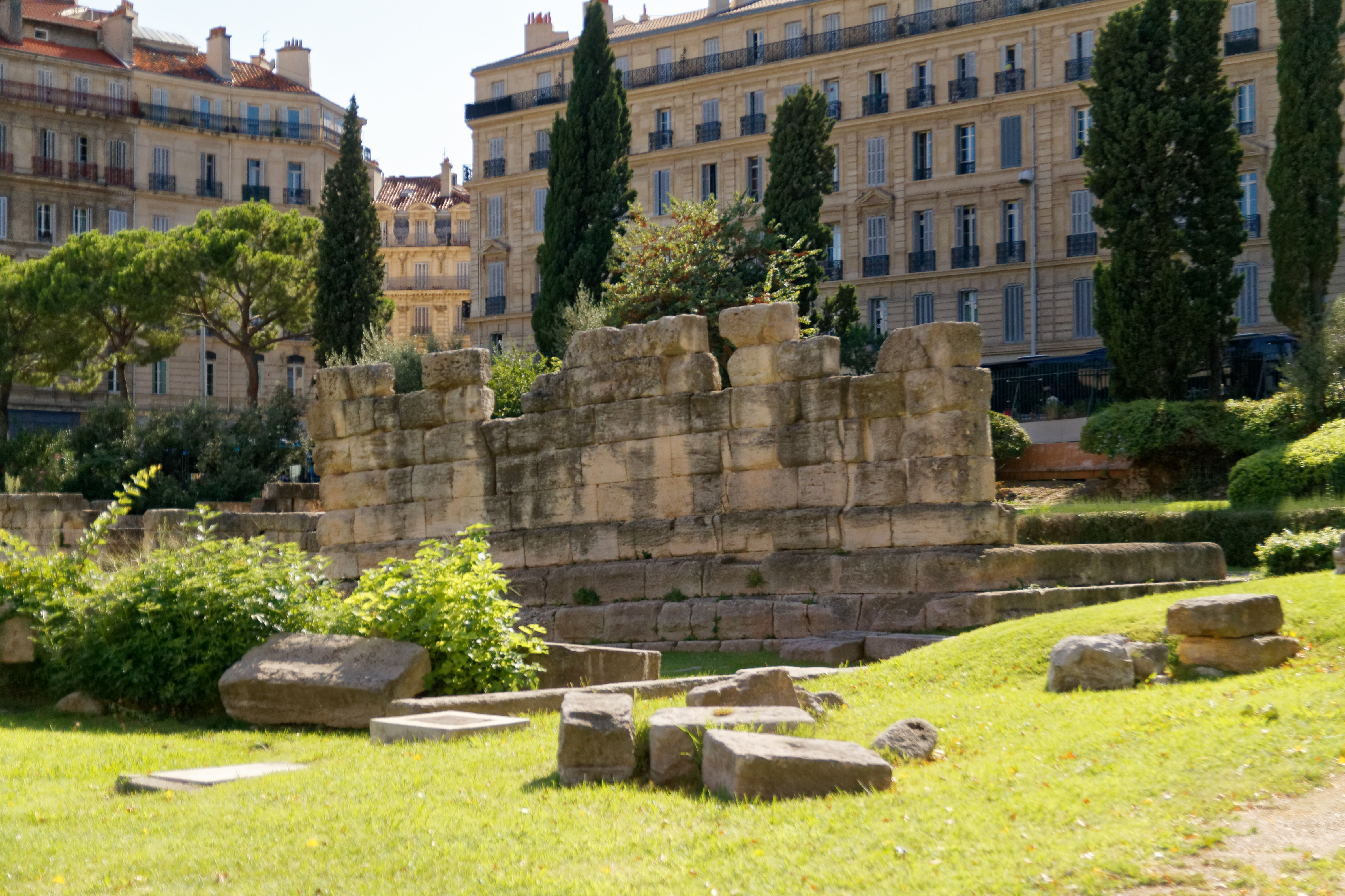 File Marseille Jardin Des Vestiges Bjs180810 03 Jpg Wikimedia