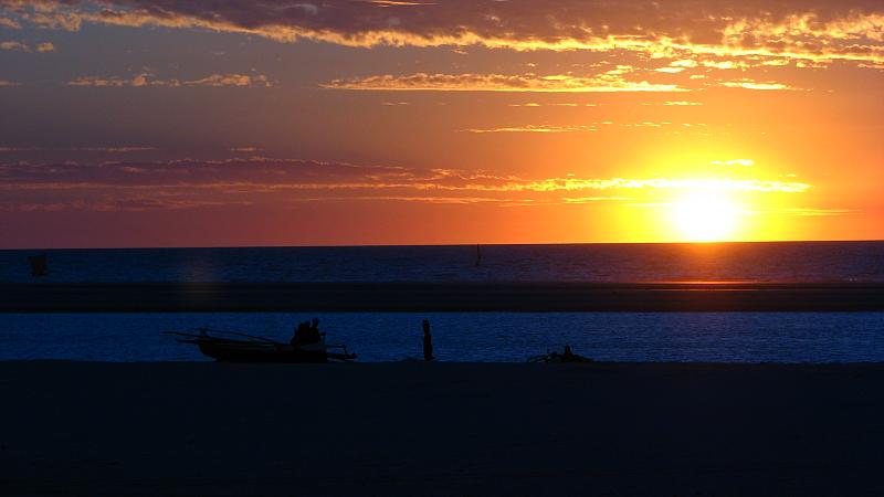 File:Mozambique Channel sunset5.jpg