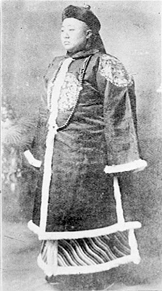 File:Prince Zaixun of China in court robe.JPG