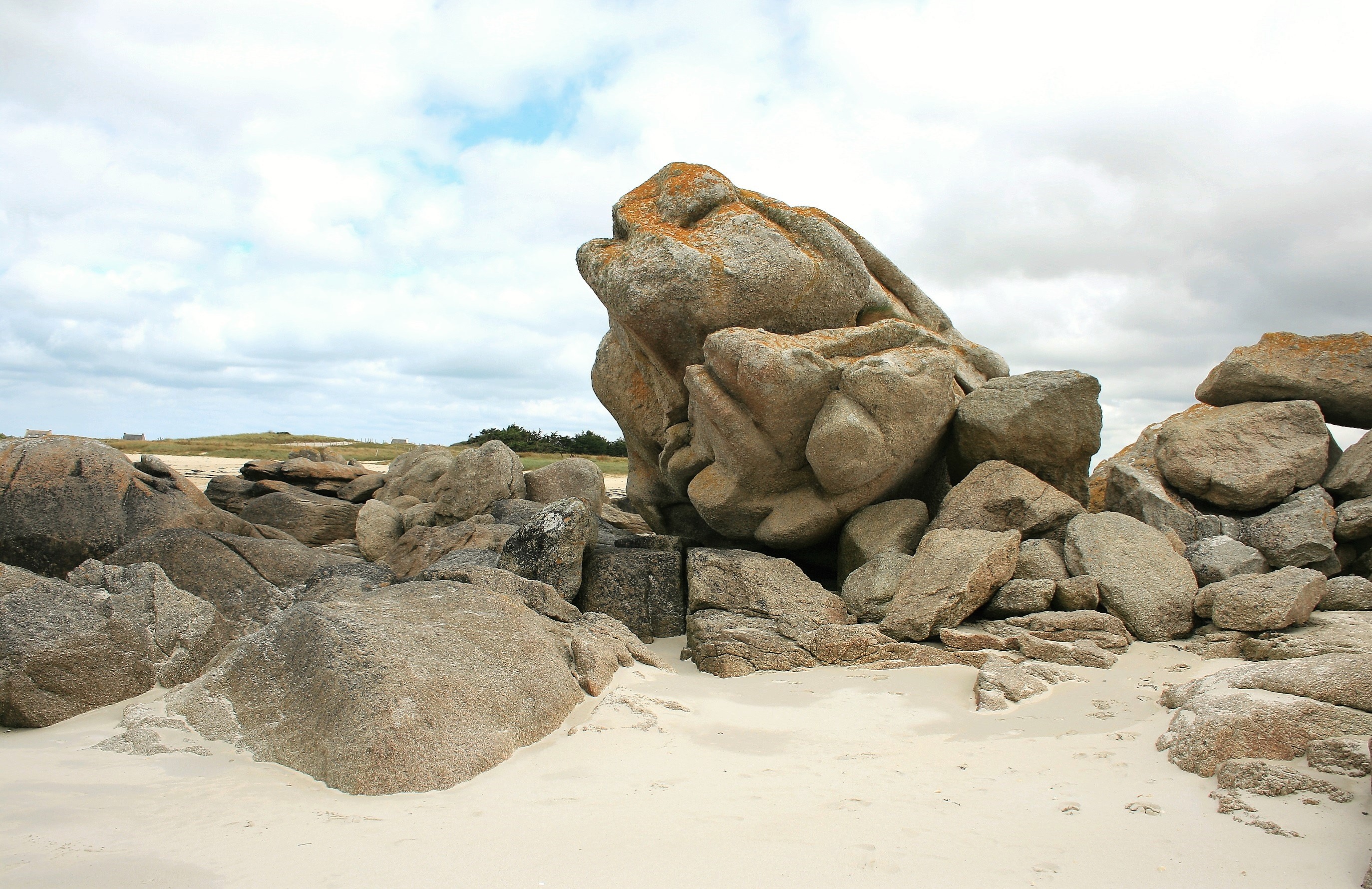 File Rocher Sur La Plage De Kerlouan Jpg Wikimedia Commons