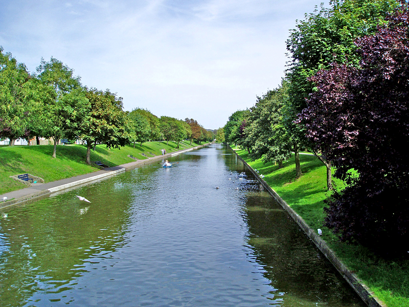 File:Royal Military Canal at Hythe.JPG