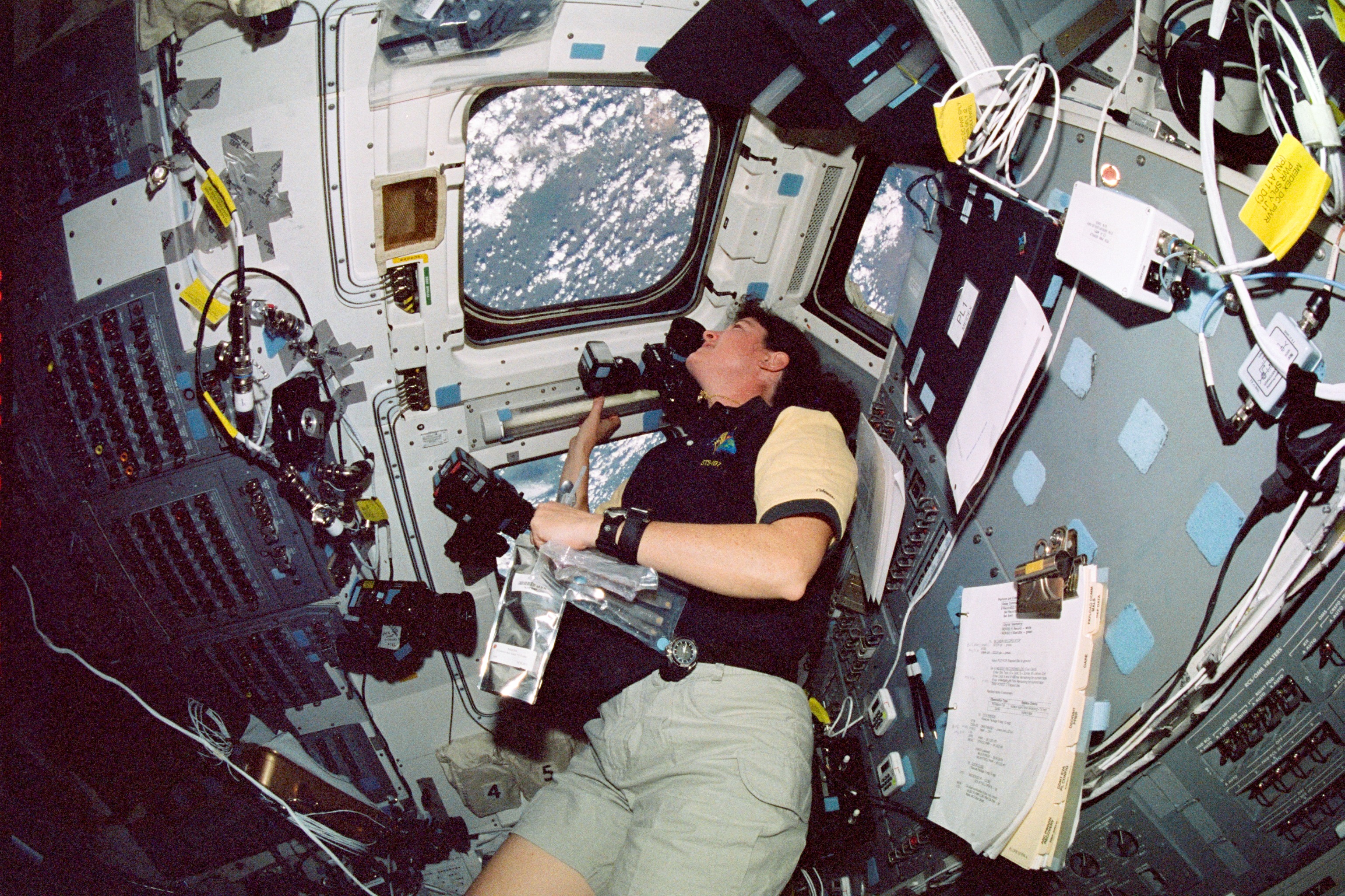 STS-107 COLUMBIA ASTRONAUT LAUREL CLARK 8X10 PHOTO NASA 