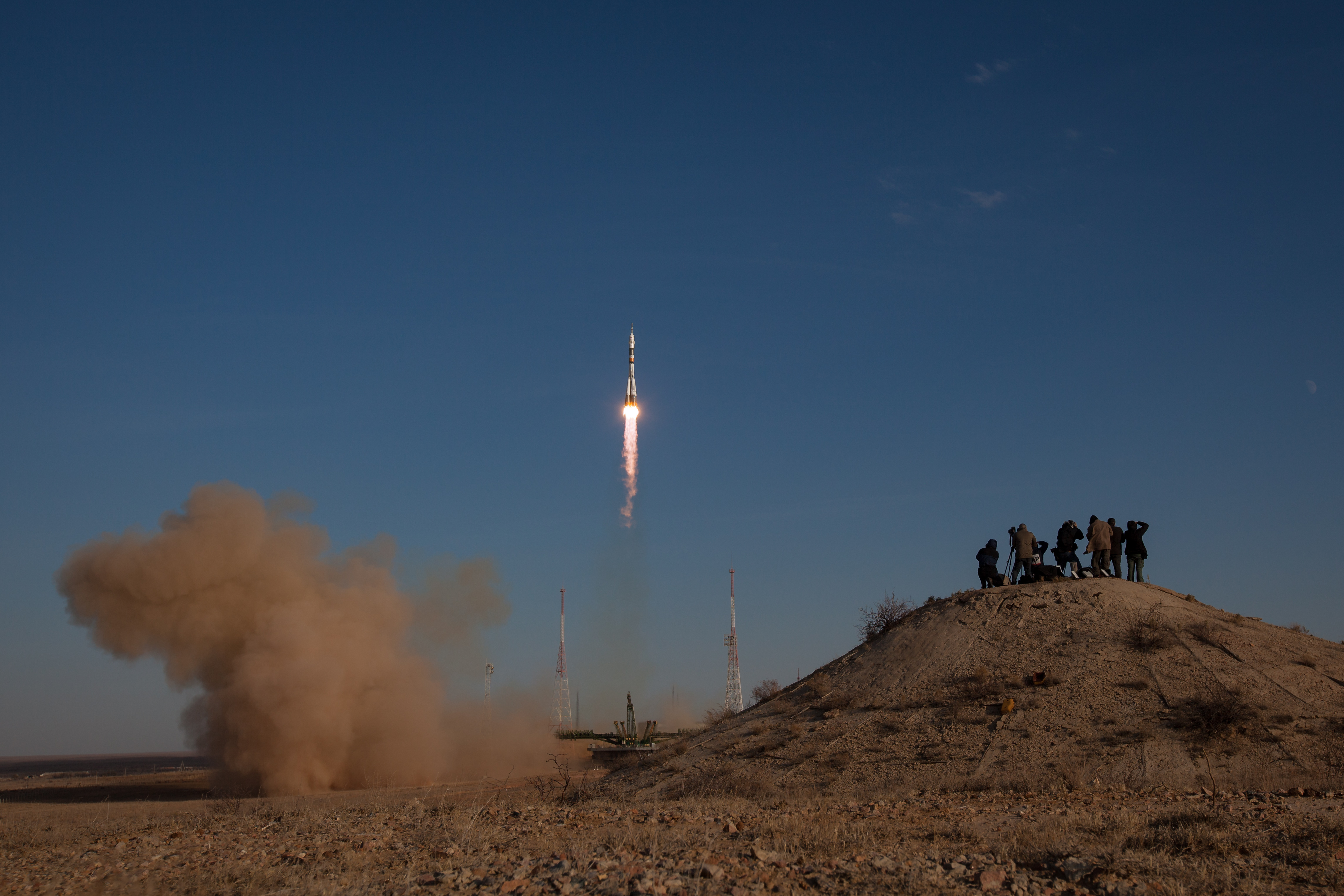 Запустили ракету сегодня с байконура. Байконур пустыня. Старт ракеты с Байконура. Казахстан ракета Байконур. Байконур 1999 год.