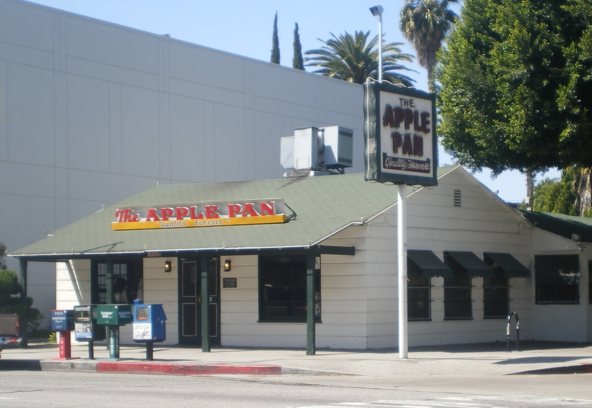 https://upload.wikimedia.org/wikipedia/commons/2/2f/The_Apple_Pan%2C_Pico_Blvd.JPG