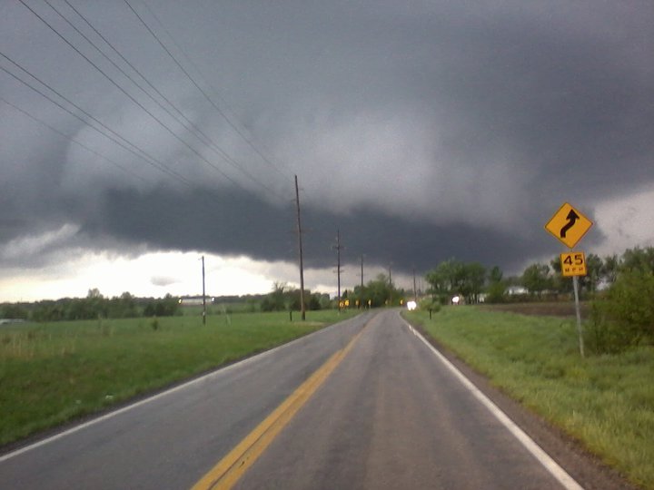 File:Wall cloud visible west of Troy in Lincoln County, Missouri.jpg