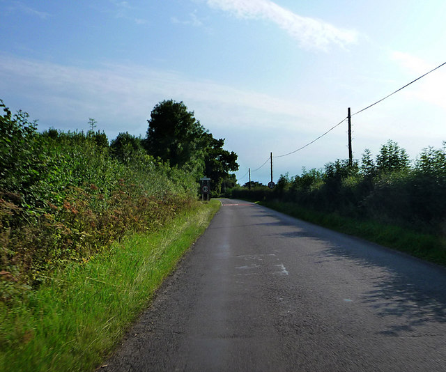 File:Woodhouse Lane approaching Rowlands Castle - geograph.org.uk - 1451250.jpg