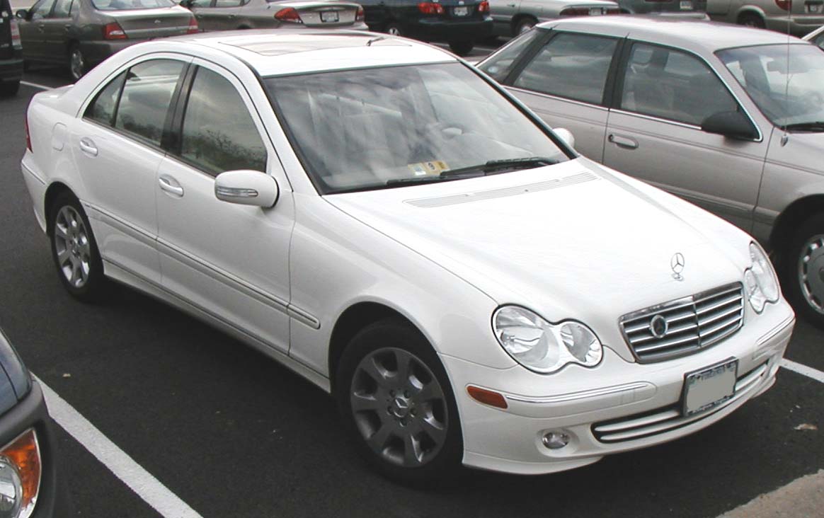 File:Mercedes-Benz W203 front 20080825.jpg - Wikimedia Commons