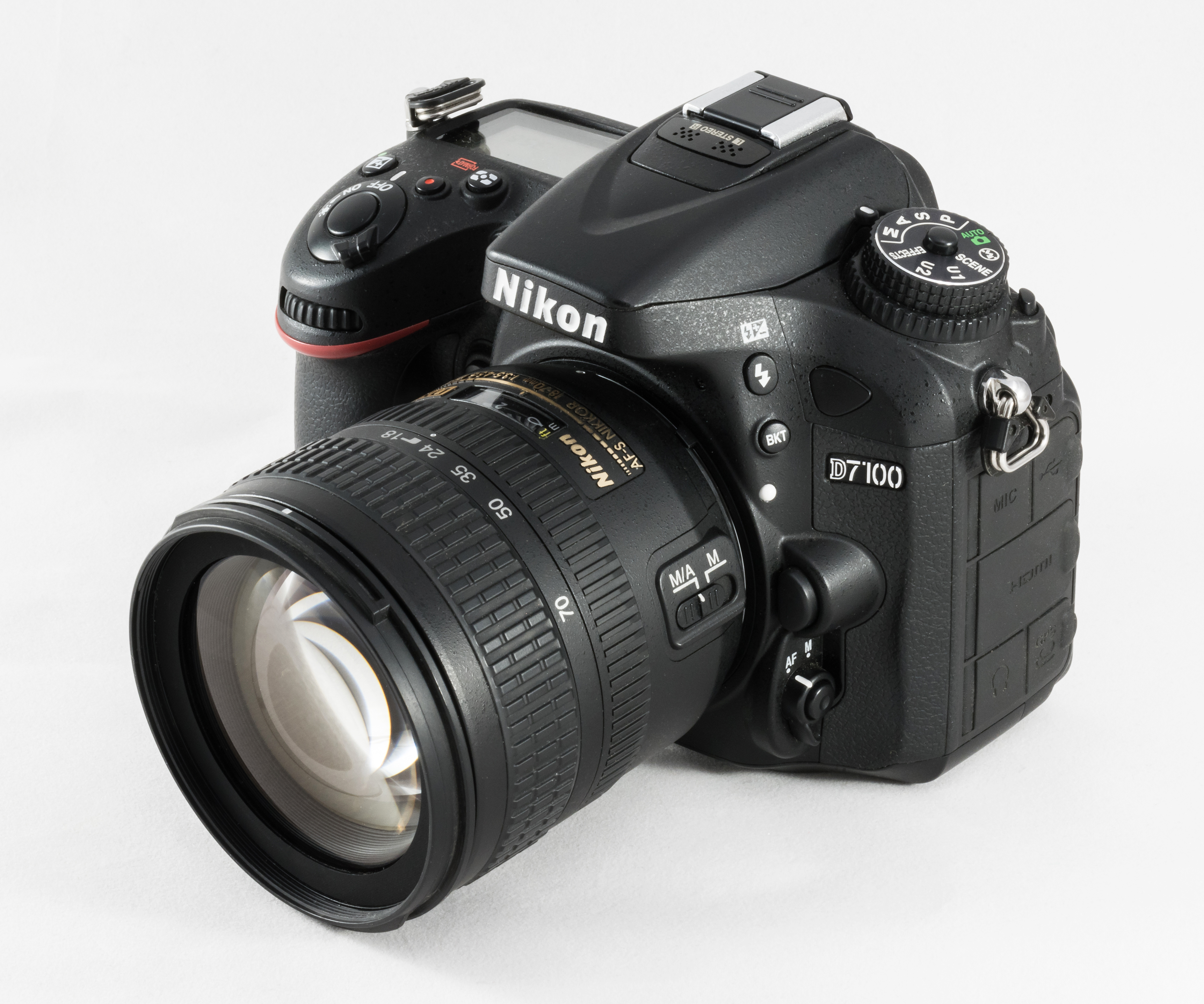 バッテリー充電器付き♪Nikon D7100  ☆送料無料☆