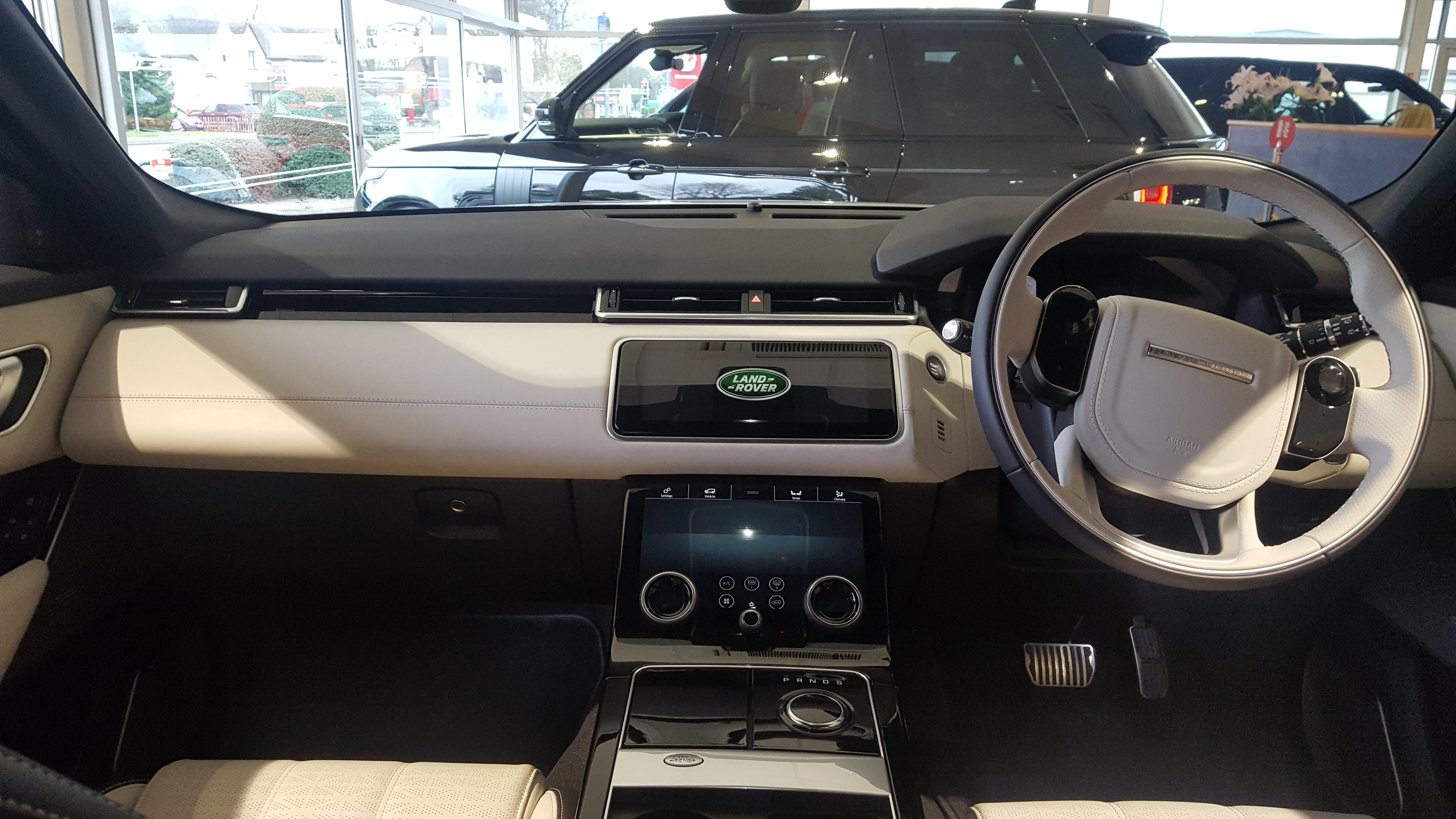 Range Rover Velar Images Interior  : Range Rover Velar Leads The Way In Progressive Design.