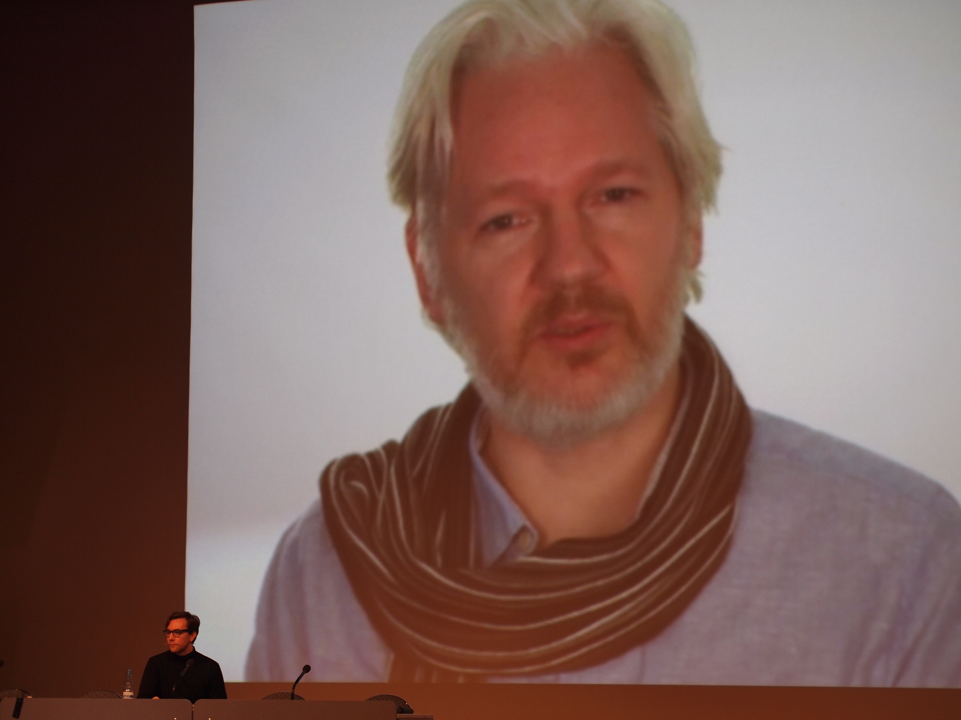 File:30C3 Applebaum und Assange 01.jpg - Wikimedia Commons