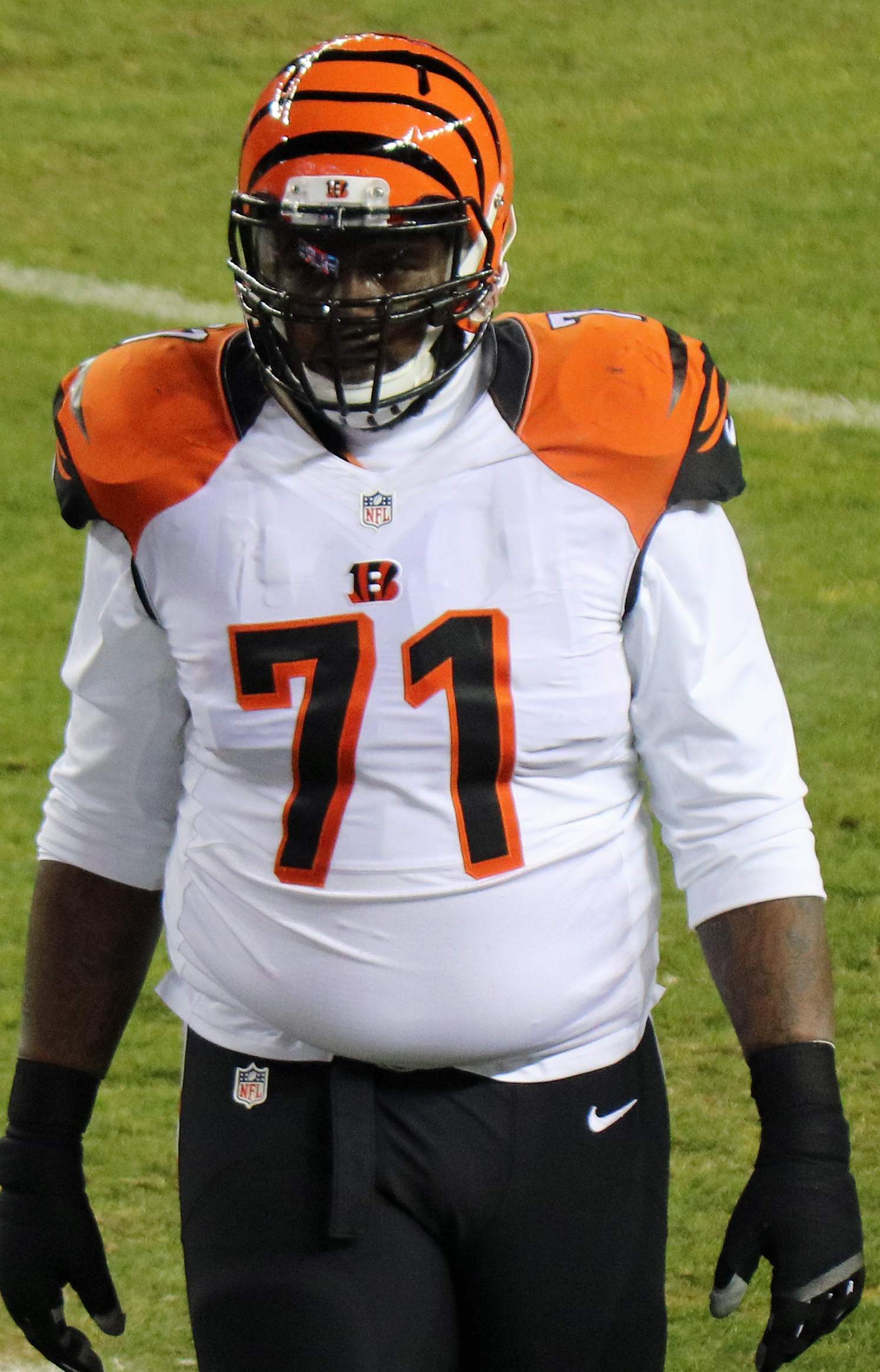 Bengals bring back offensive lineman Andre Smith