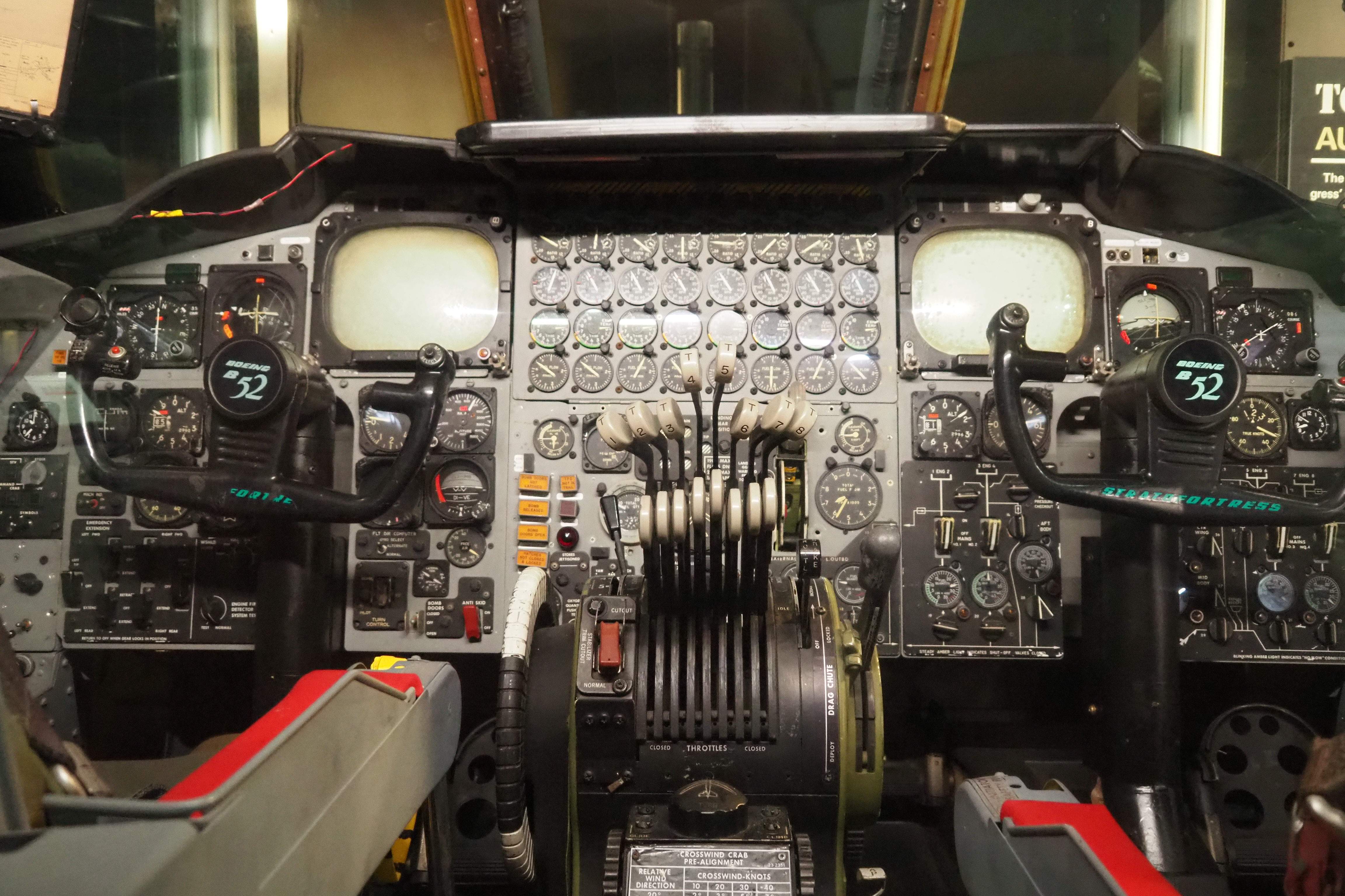 b 52 stratofortress cockpit