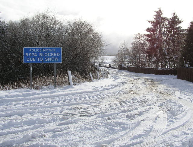 File Cairn o Mount closed geograph 1153469.jpg