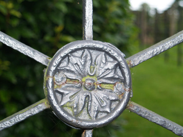 File:Cast iron gate detail. - geograph.org.uk - 507869.jpg