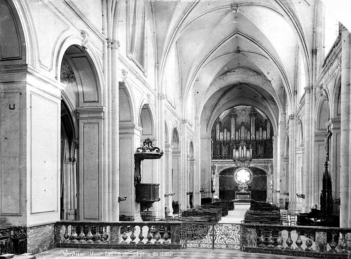 File:Cathédrale Notre-Dame-de-l'Assomption - Vue intérieure de la nef, vers l'entrée - Verdun - Médiathèque de l'architecture et du patrimoine - APMH00014526.jpg