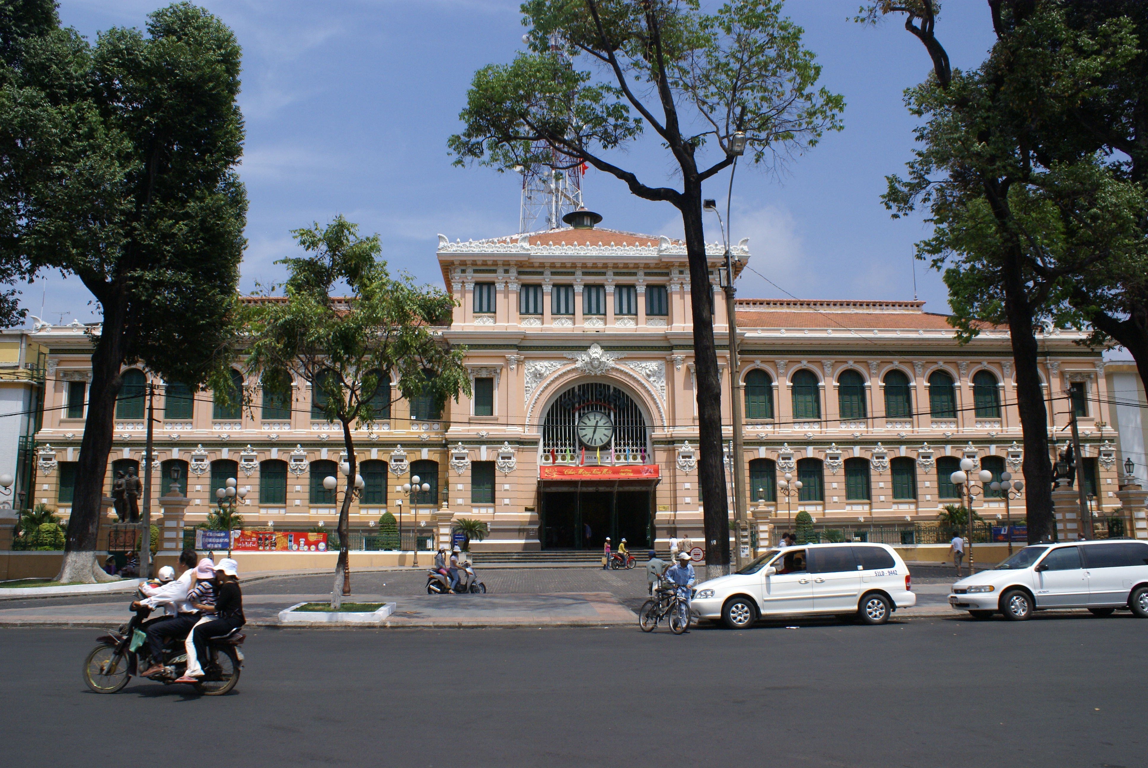 Archivo:Central Post Office, Ho Chi Minh  - Wikipedia, la  enciclopedia libre