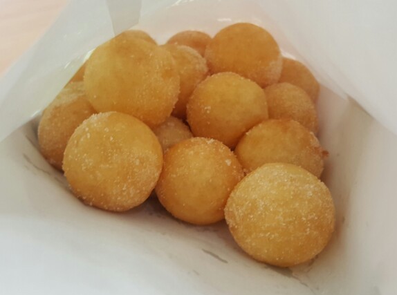 https://upload.wikimedia.org/wikipedia/commons/3/30/Chapssal-doughnuts.jpg