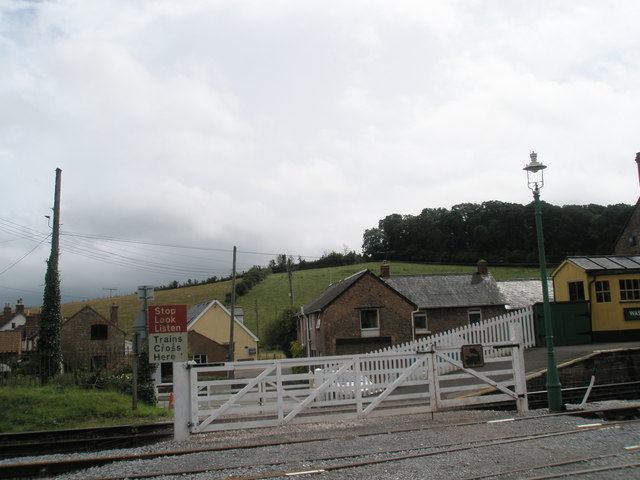 File:Crossing gates at Washford Railway Station - geograph.org.uk - 943920.jpg