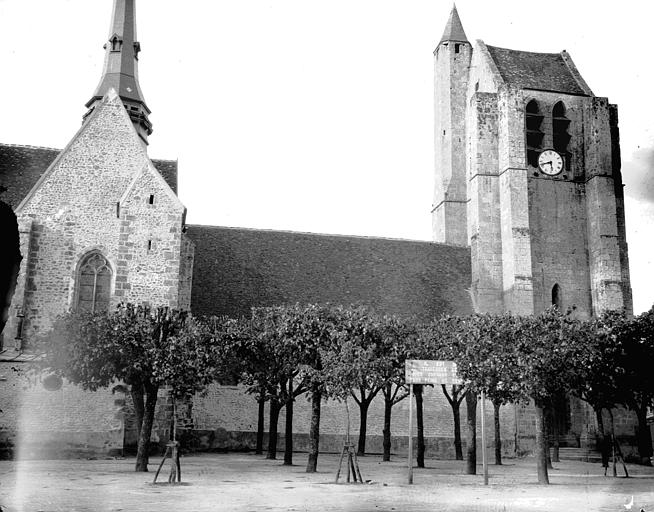 File:Eglise Saint-Martin - Ensemble - Egreville - Médiathèque de l'architecture et du patrimoine - APMH00031526.jpg