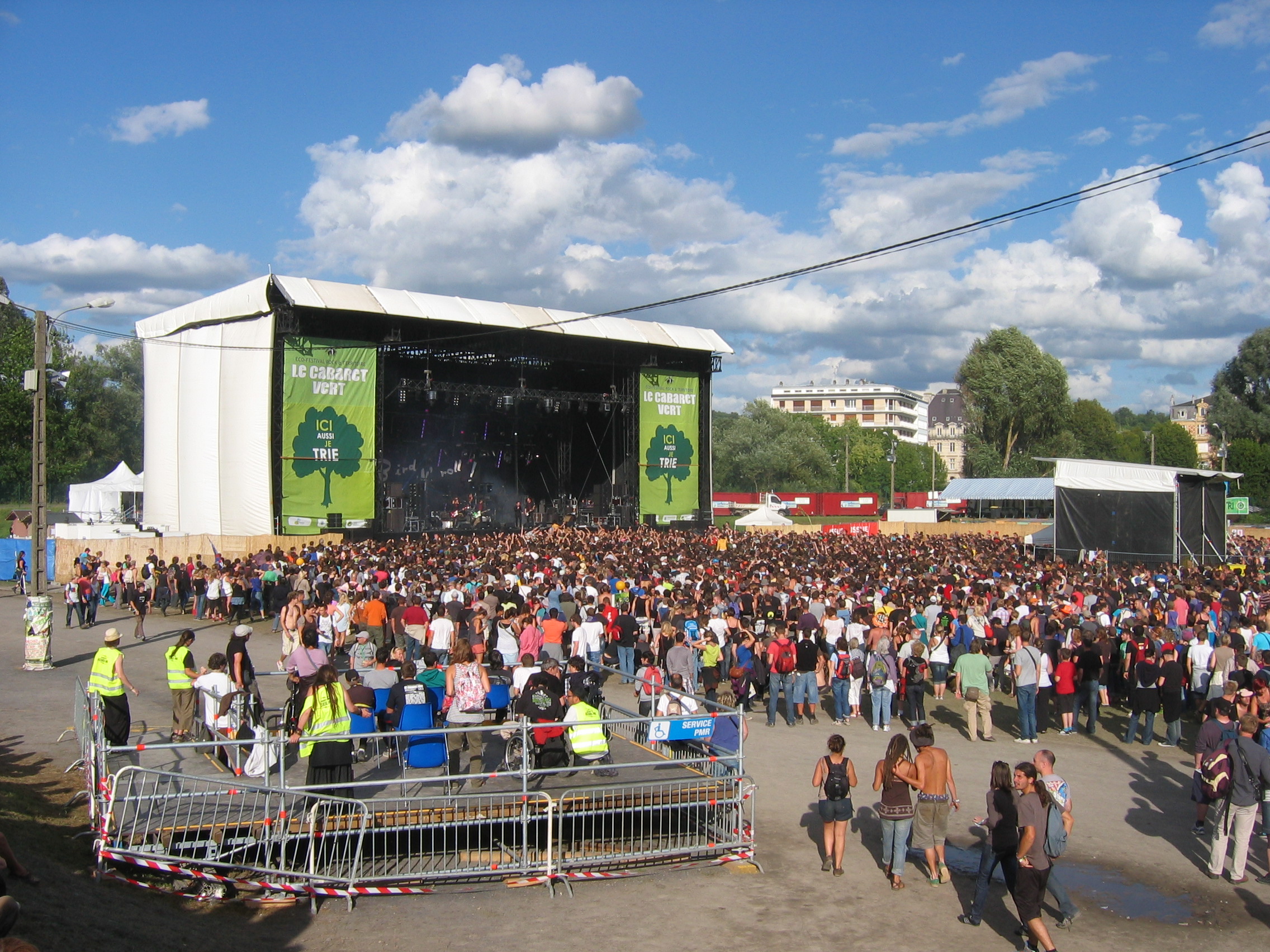 File:Festival Cbaret Vert Charleville-Mézières Ardennes France scène  Zanzibar  - Wikimedia Commons