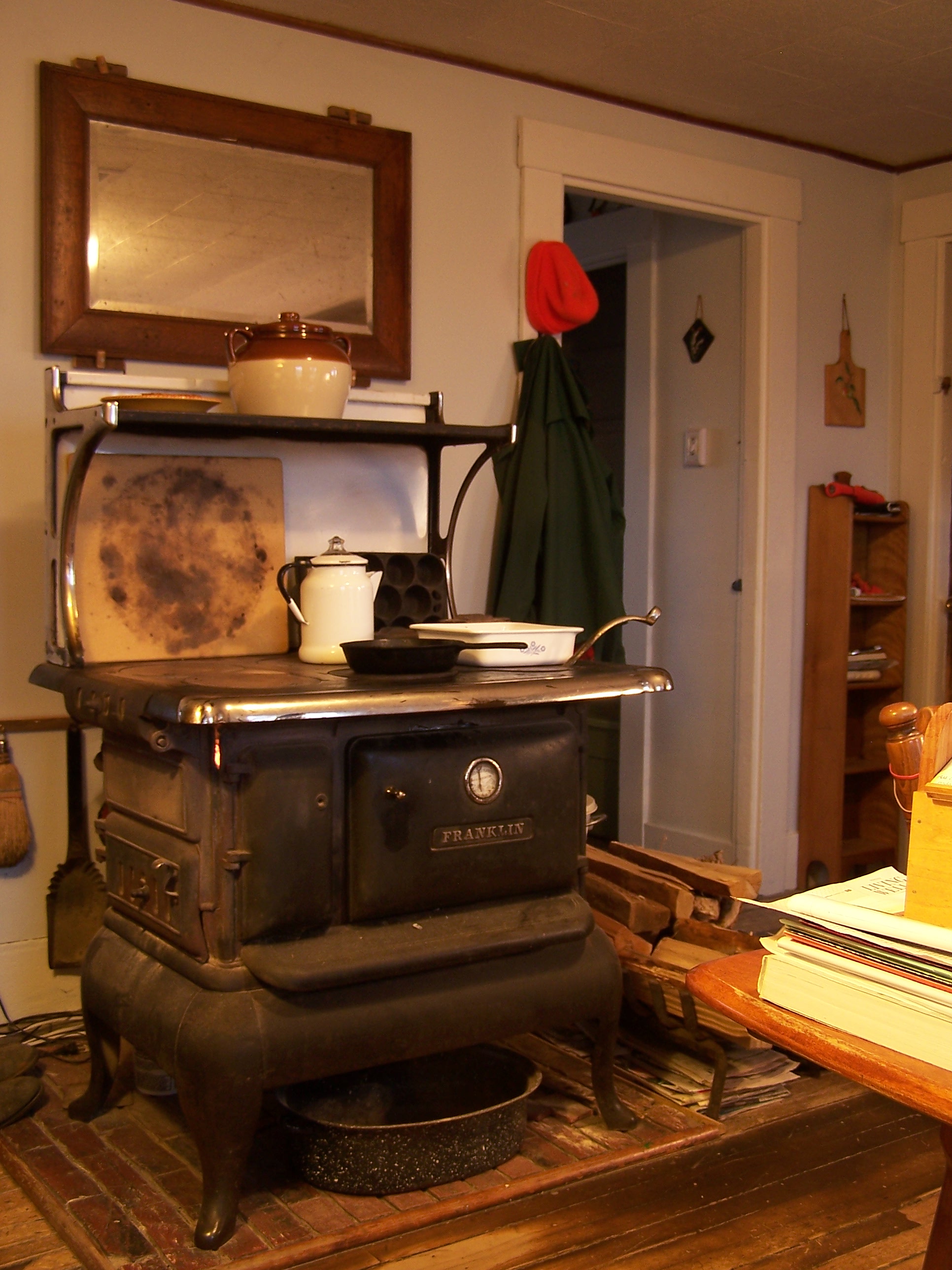 File:Cast Iron Wood Stove.JPG - Wikipedia