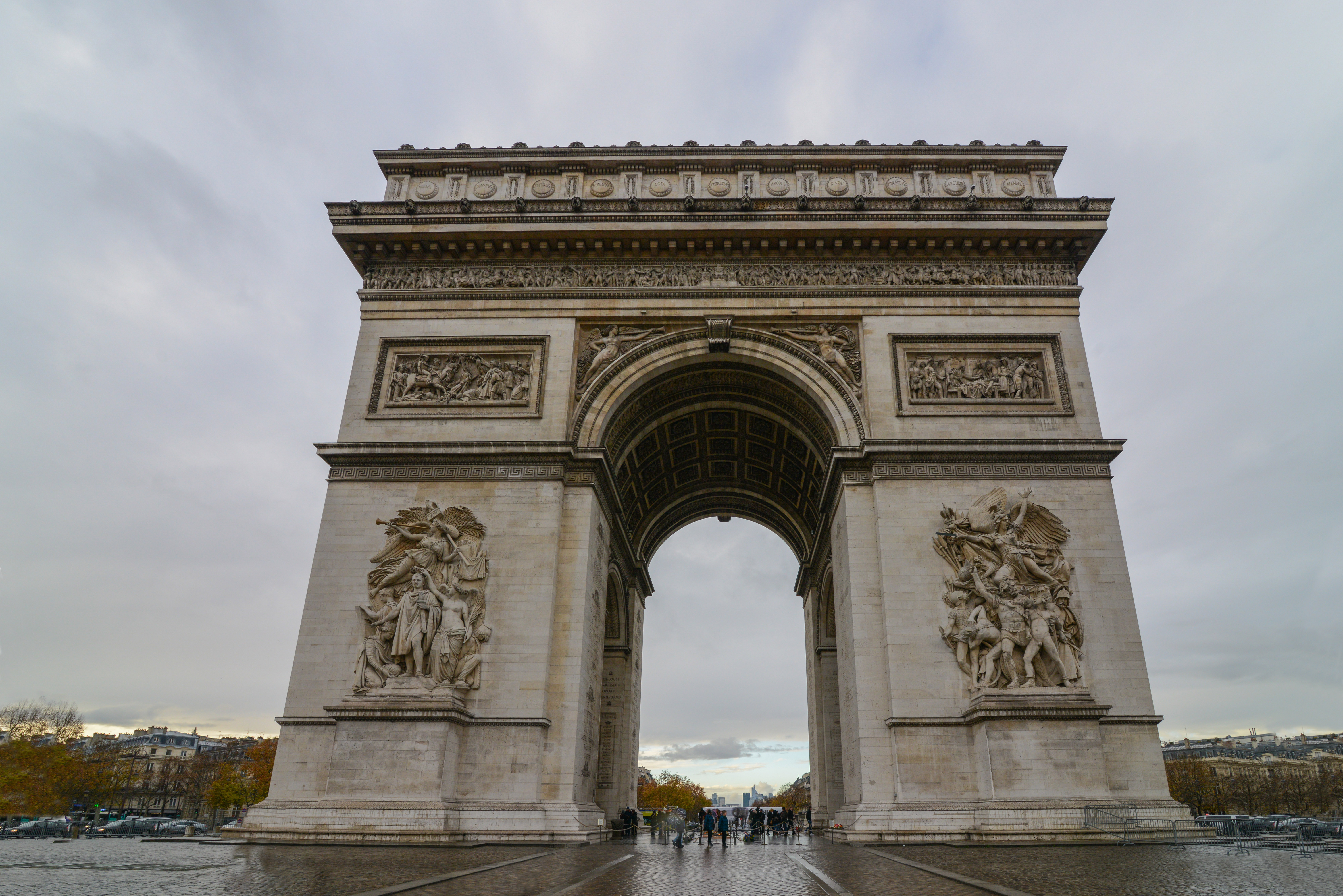 File:Arc de Triomphe from Avenue des Champs Elysees with trees.JPG -  Wikimedia Commons