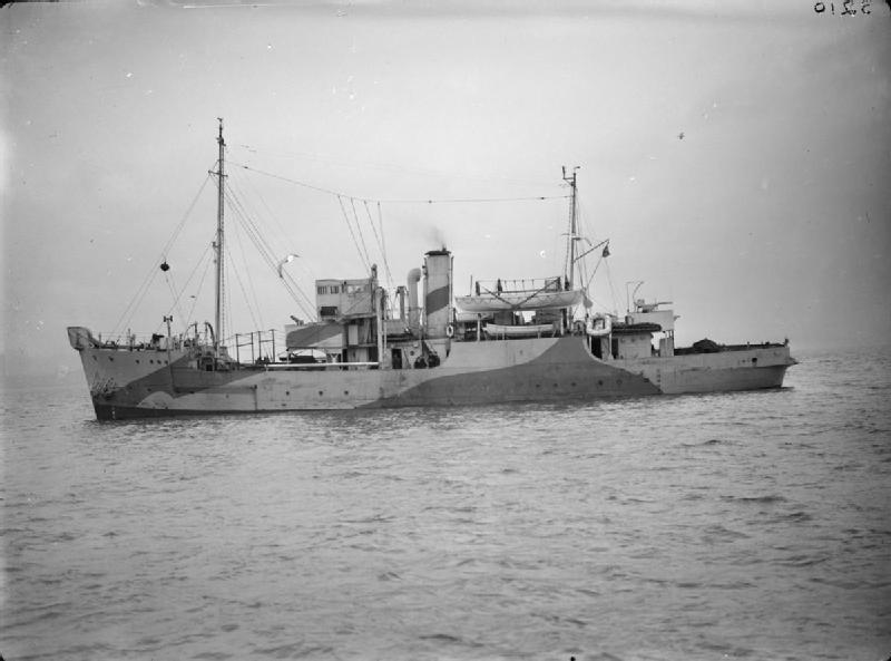 File:HMS Ringdove FL18078.jpg