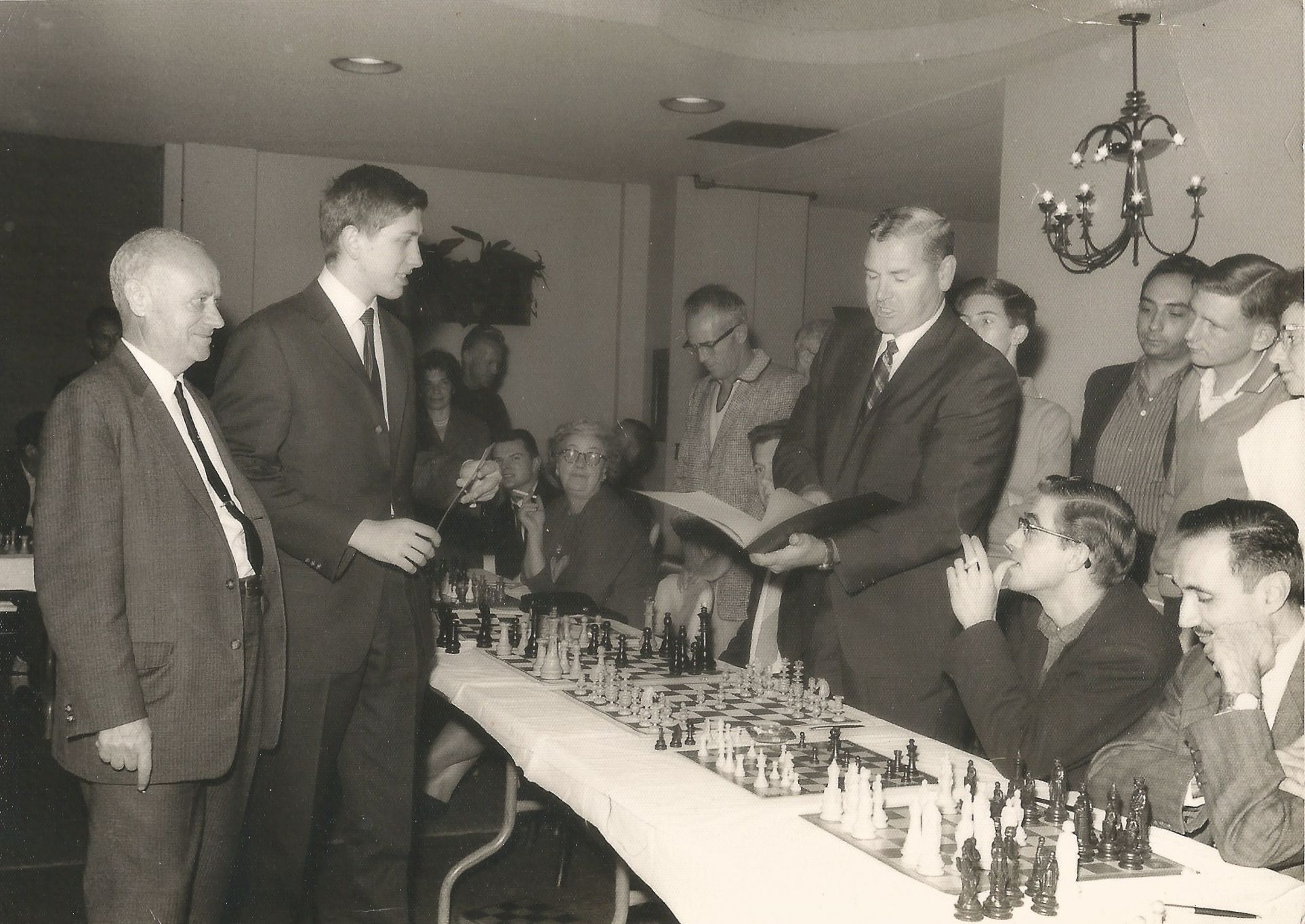 File:Harry Borochow and Bobby Fischer Los Angeles 1961.jpg - Wikimedia  Commons