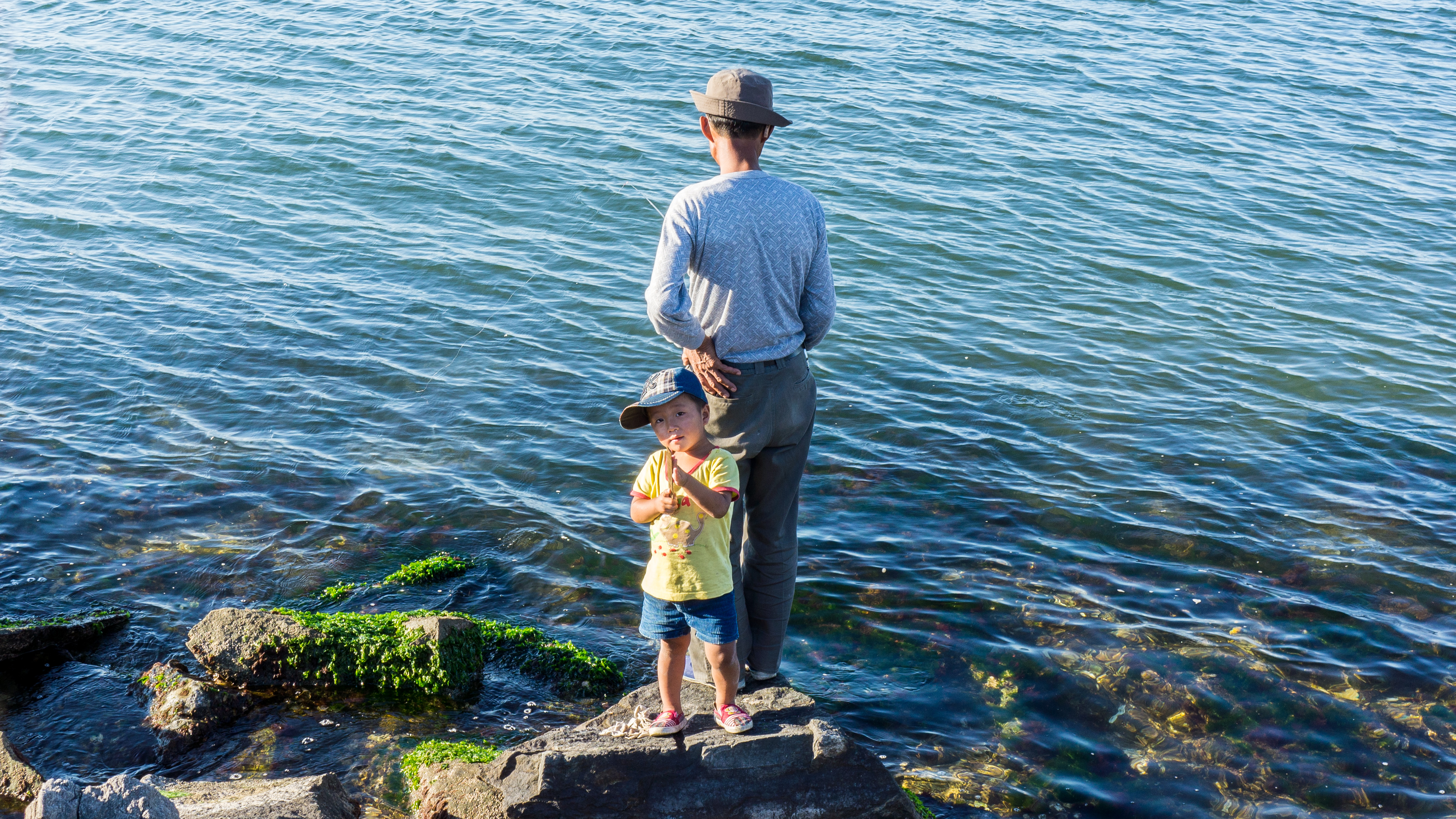 File:A young boy fishing.jpg - Wikimedia Commons