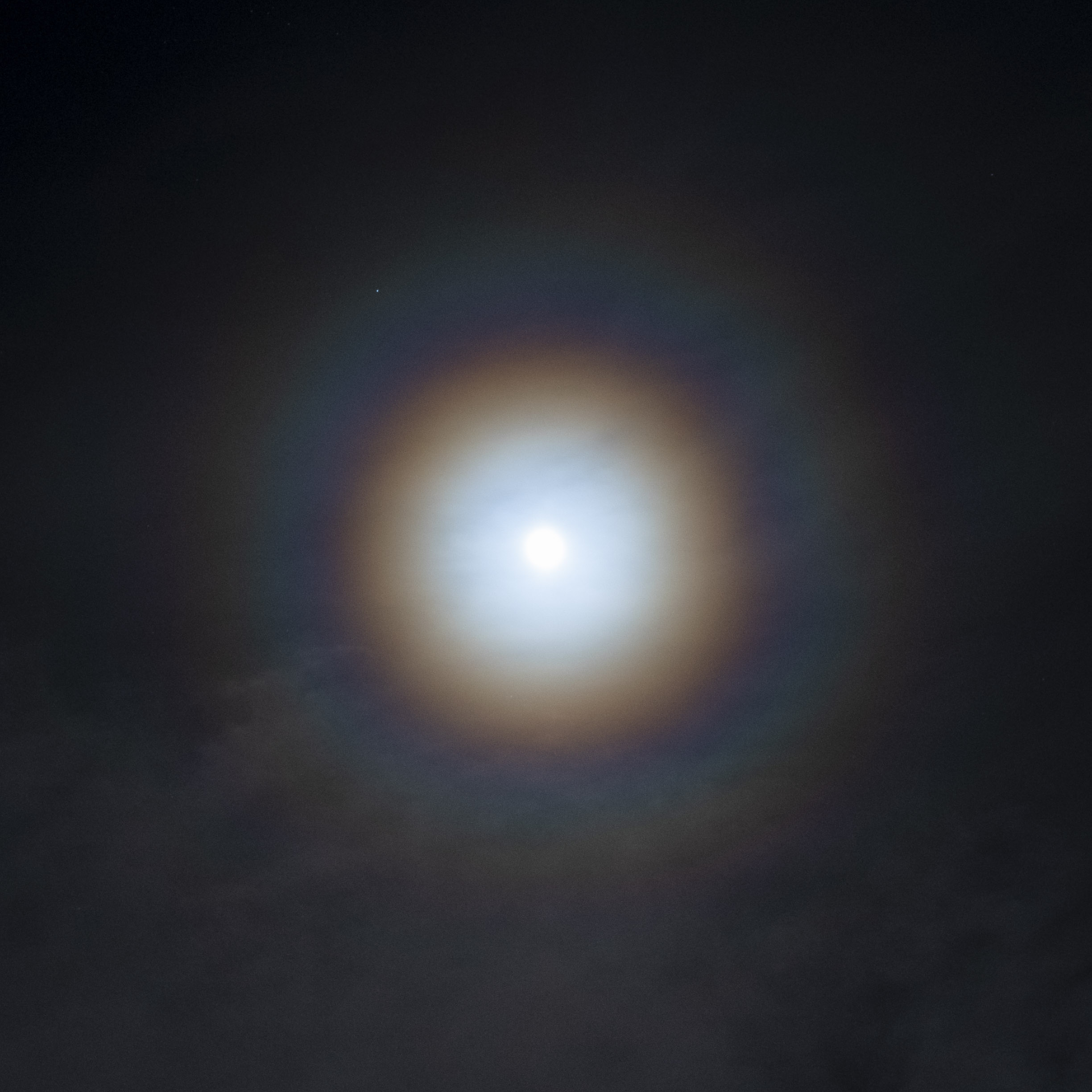 File:Winter halo around the moon.jpg - Wikimedia Commons