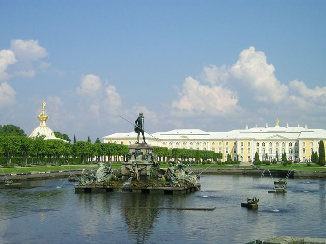 Файл:NeptunFountain Peterhof.jpg