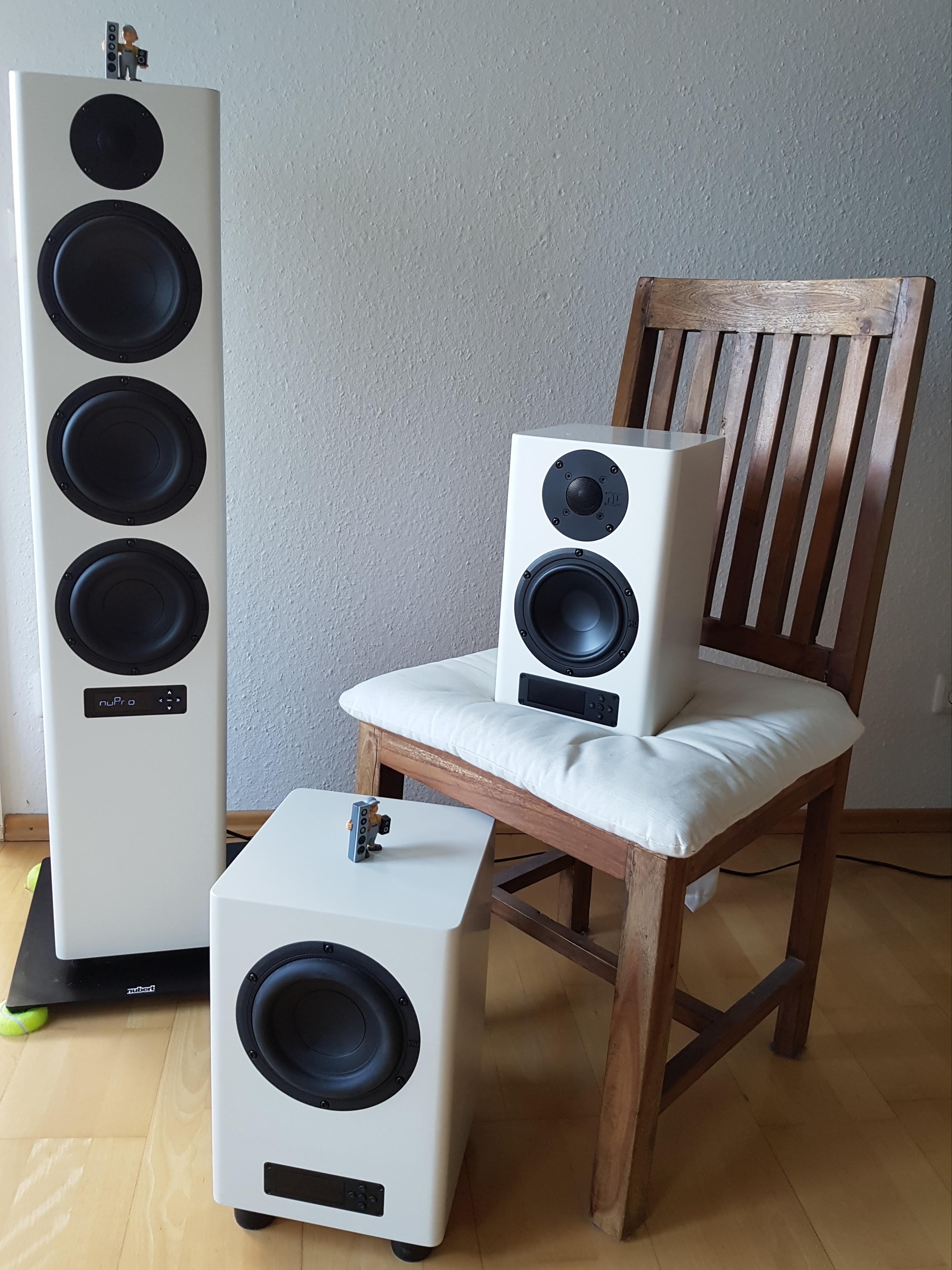 File:Nubert NuPro Aktivboxen A-700, A200 und Subwoofer AW-350.jpg -  Wikimedia Commons