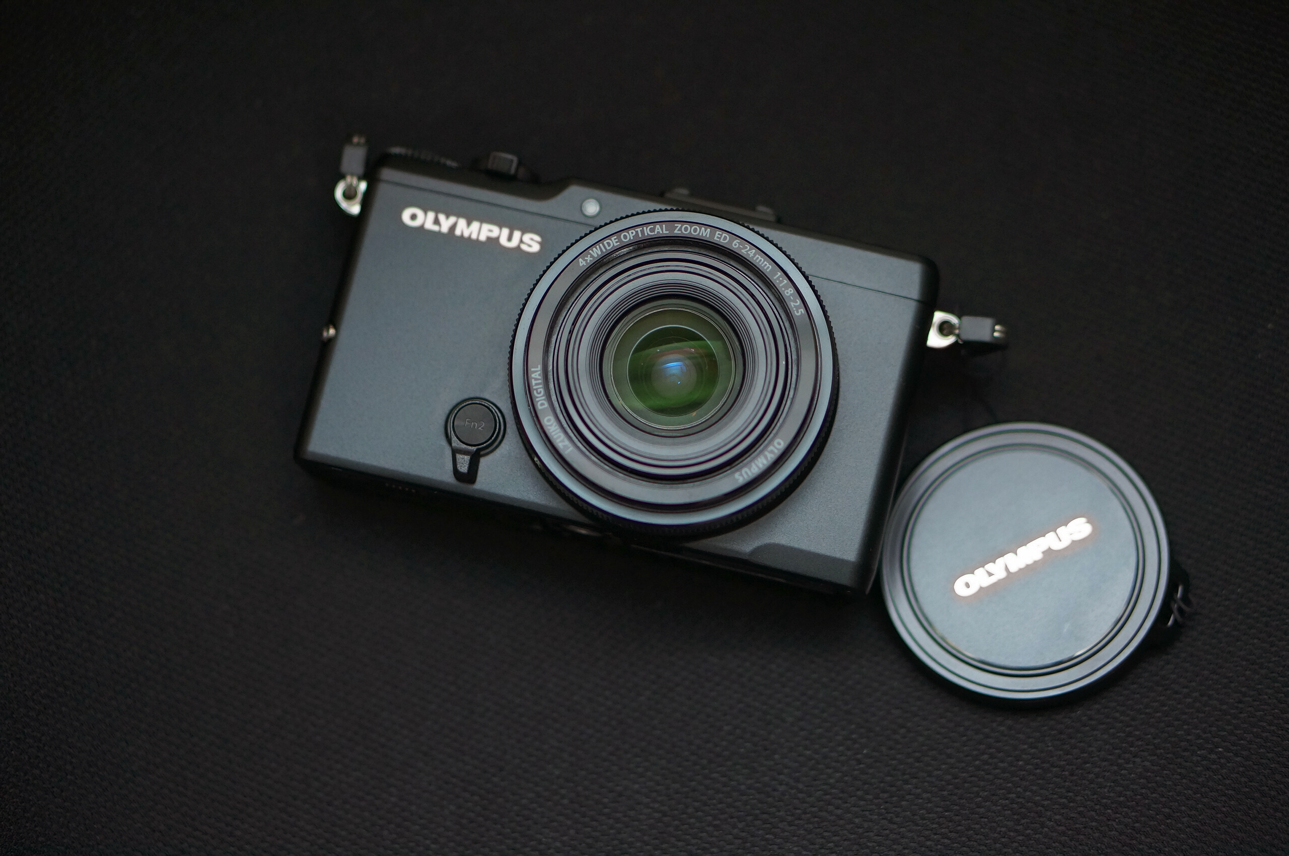 Olympus XZ-2 with Lenscap.jpg. 