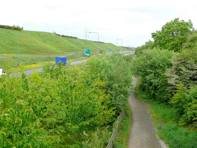 File:Path on the railway trackbed - geograph.org.uk - 1313490.jpg