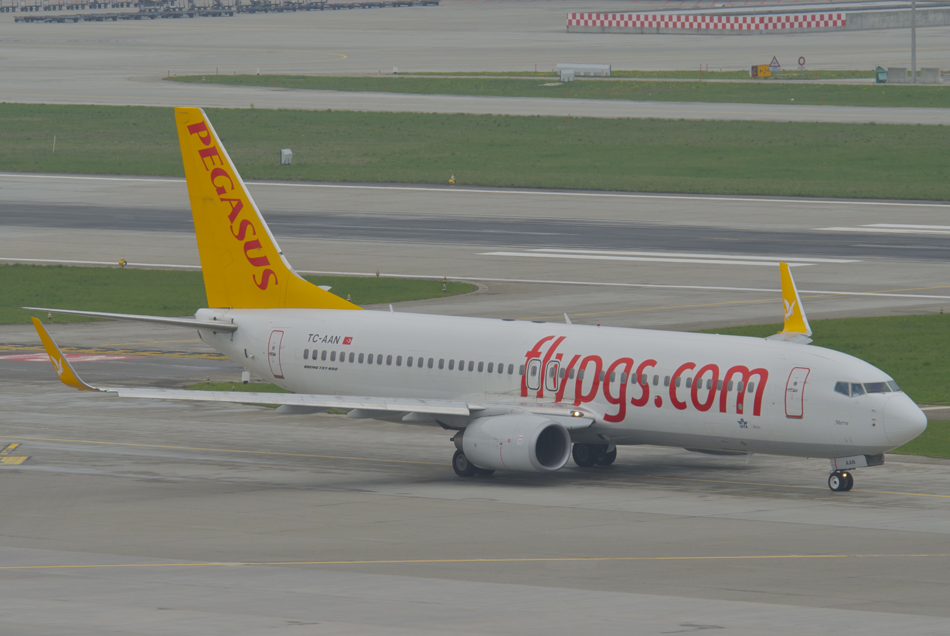 Южный ветер авиакомпания рейсы. Boeing 737-800 Pegasus. Nordwind Airlines Боинг 737-800. Авиакомпания Пегас Боинг 737-800. Пегасус Эйрлайнс PC 1581.