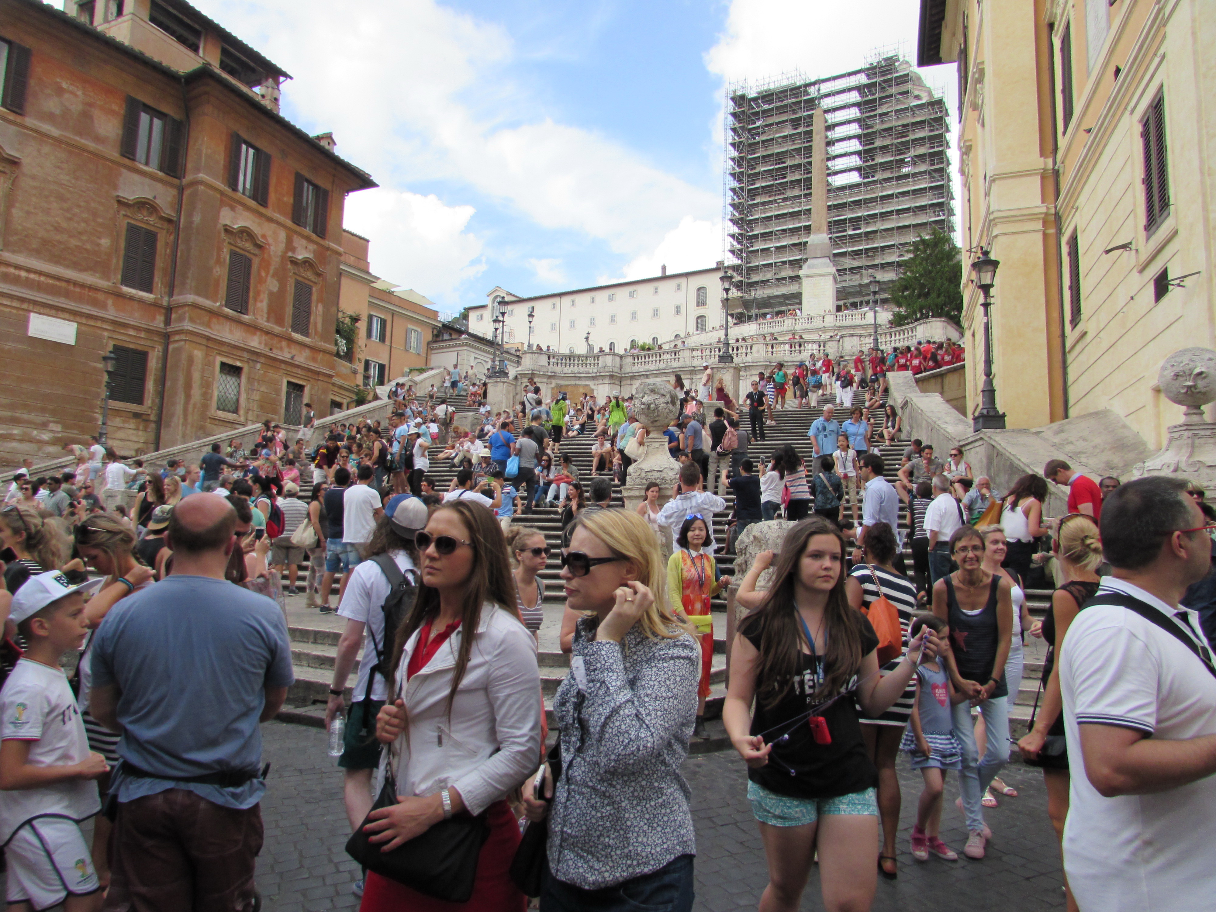 Roma 20. Piazza di Spagna венок на 8 декабря. Персоналии в Риме это.