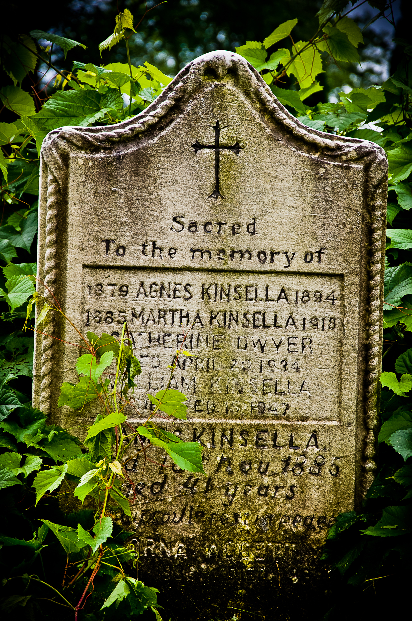 File:Brouviller pierre tombale cimetière église Saint Remi17.jpg -  Wikimedia Commons
