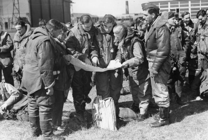 File:RAF Bomber Command 1940 HU104668.jpg