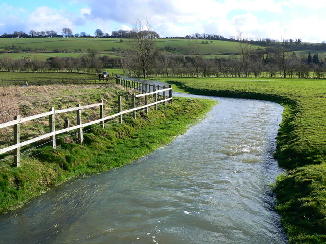 File:River Og near Ogbourne St Andrew.jpg