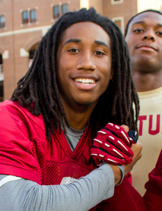 File:Ronald Darby 2021 (51650411936) (cropped).jpg - Wikimedia Commons