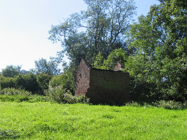 File:Ruined Building, Ham Hill - geograph.org.uk - 40738.jpg