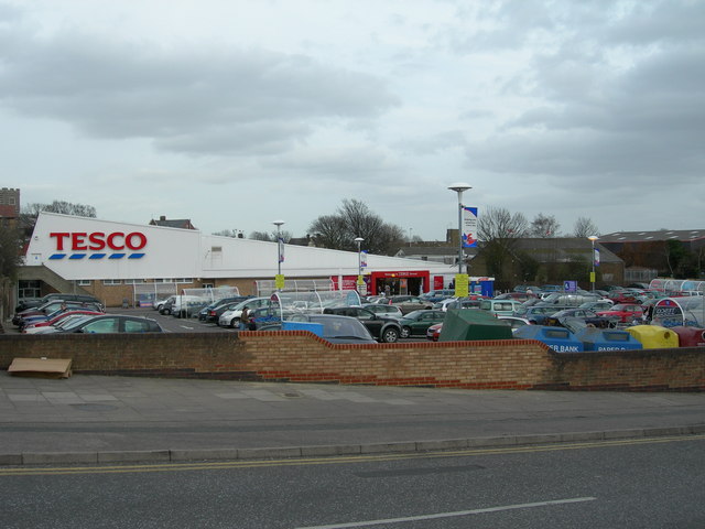 File:Tesco, Strood - geograph.org.uk - 724139.jpg