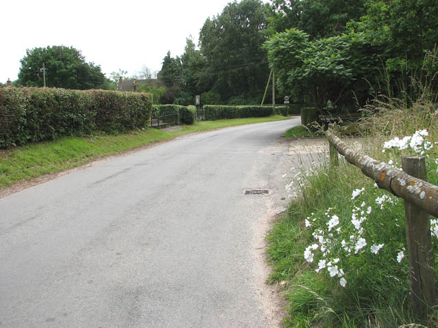 File:View south along Burston Road - geograph.org.uk - 1366767.jpg