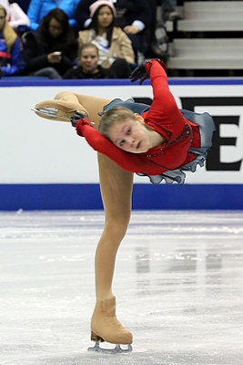 File:Yuliya Lipnitskaya at the Skate Canada 2013 02.jpg