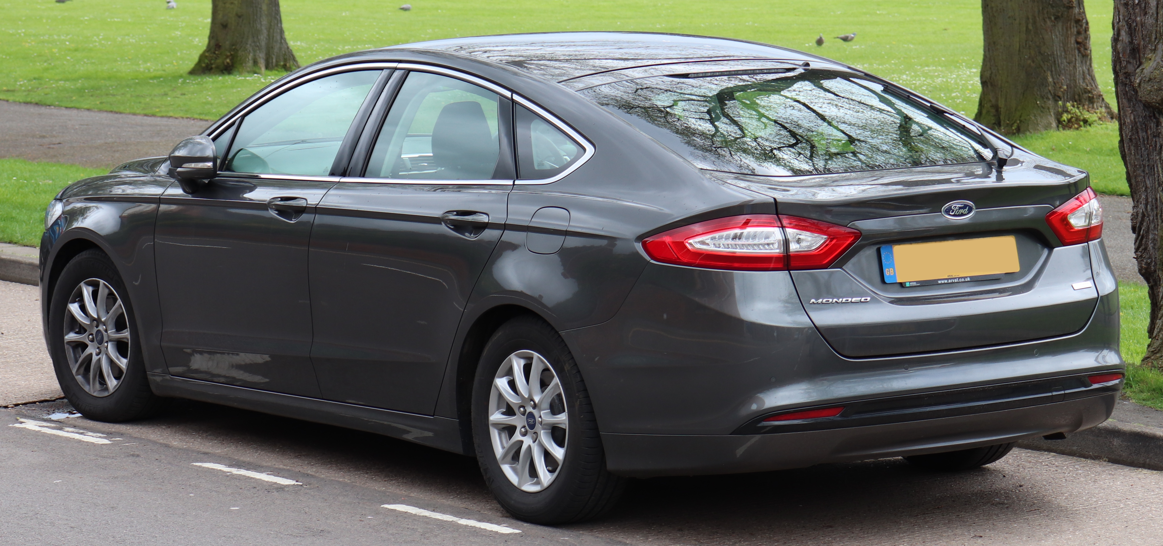 Vermelden Een goede vriend Reproduceren File:2017 Ford Mondeo Titanium ECOnetic 1.5 Rear.jpg - Wikimedia Commons