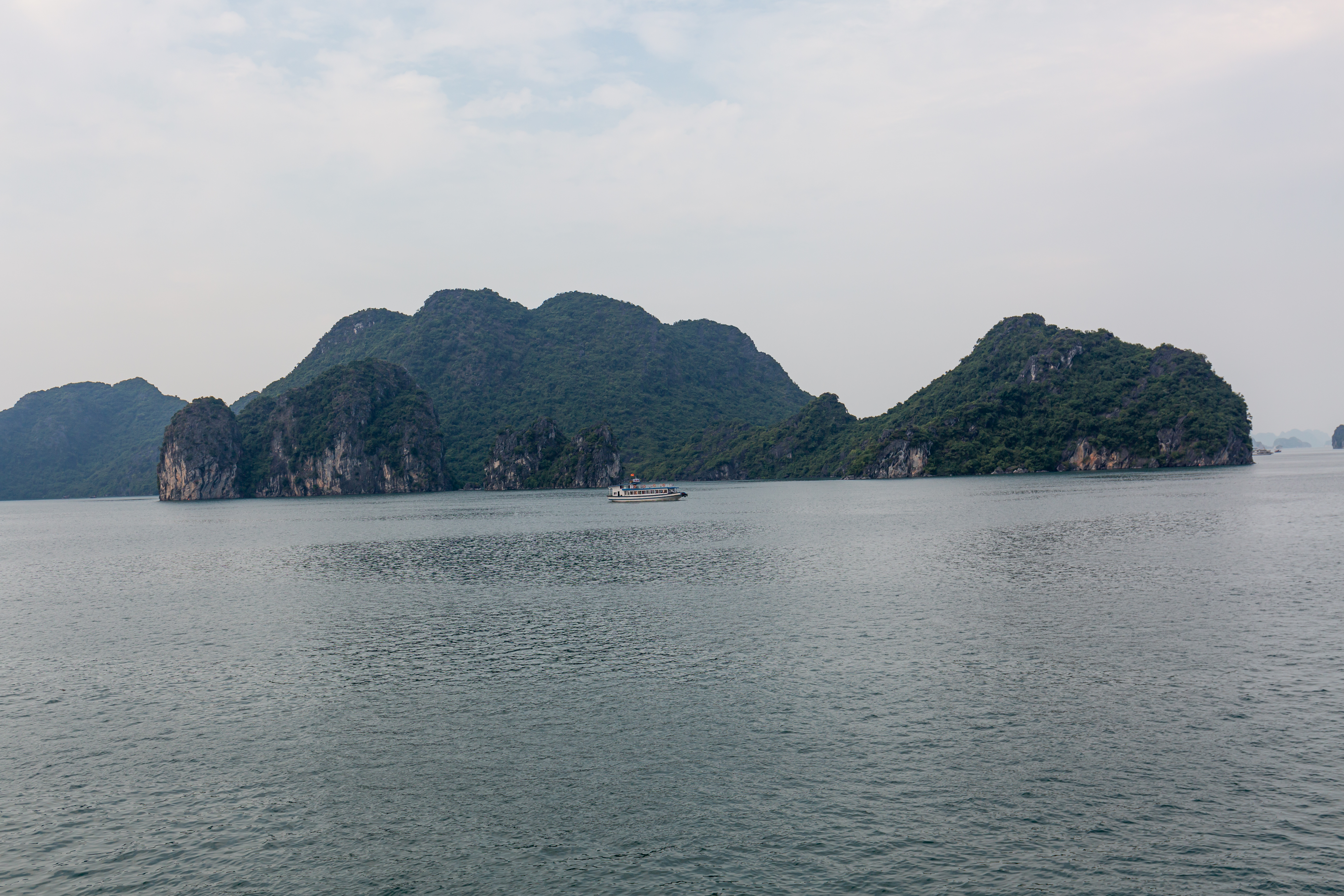 Hạ Long Bay - Wikipedia