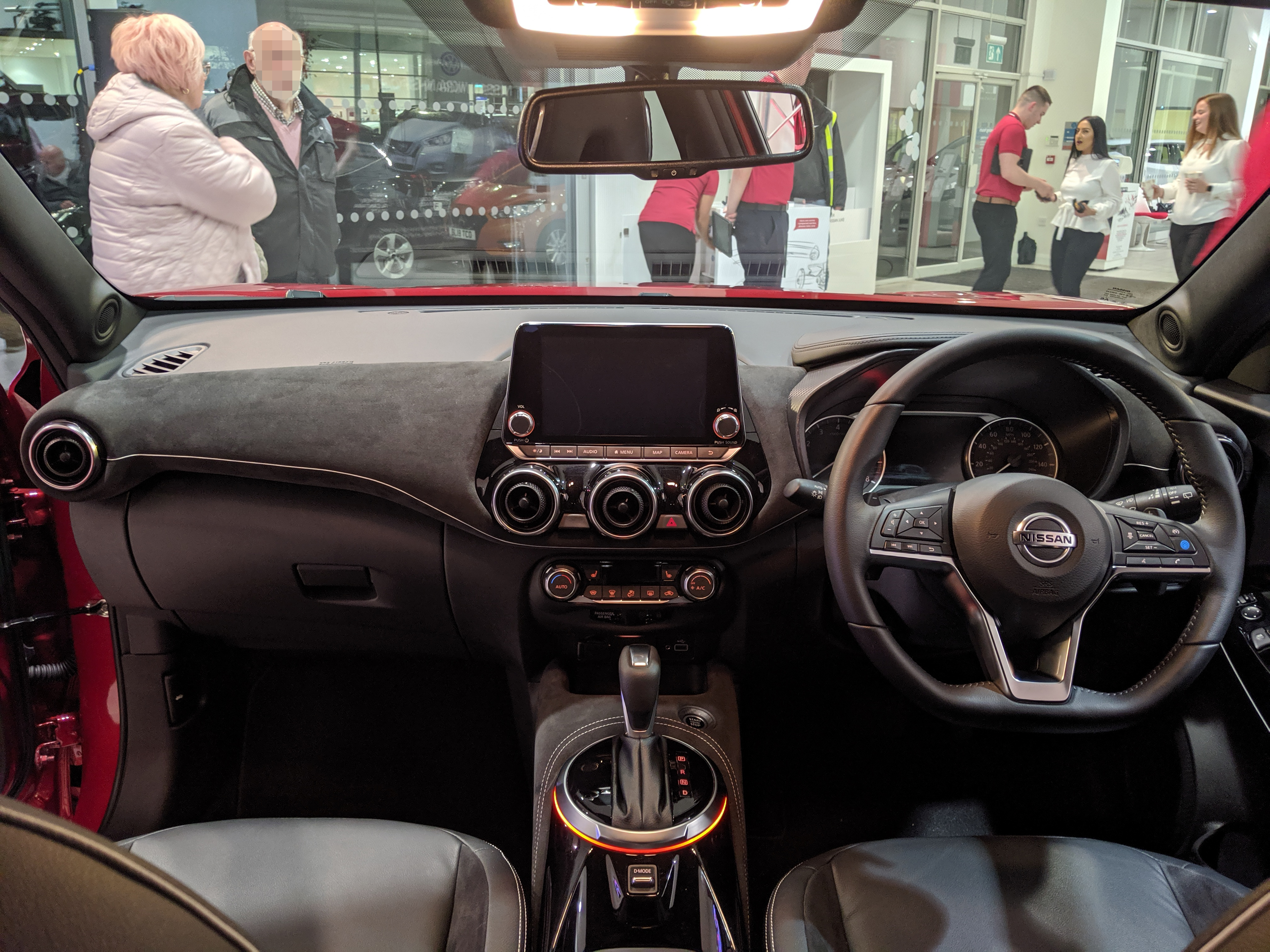 Datei 2019 Nissan Juke Tekna 1 0 Interior Jpg Wikipedia