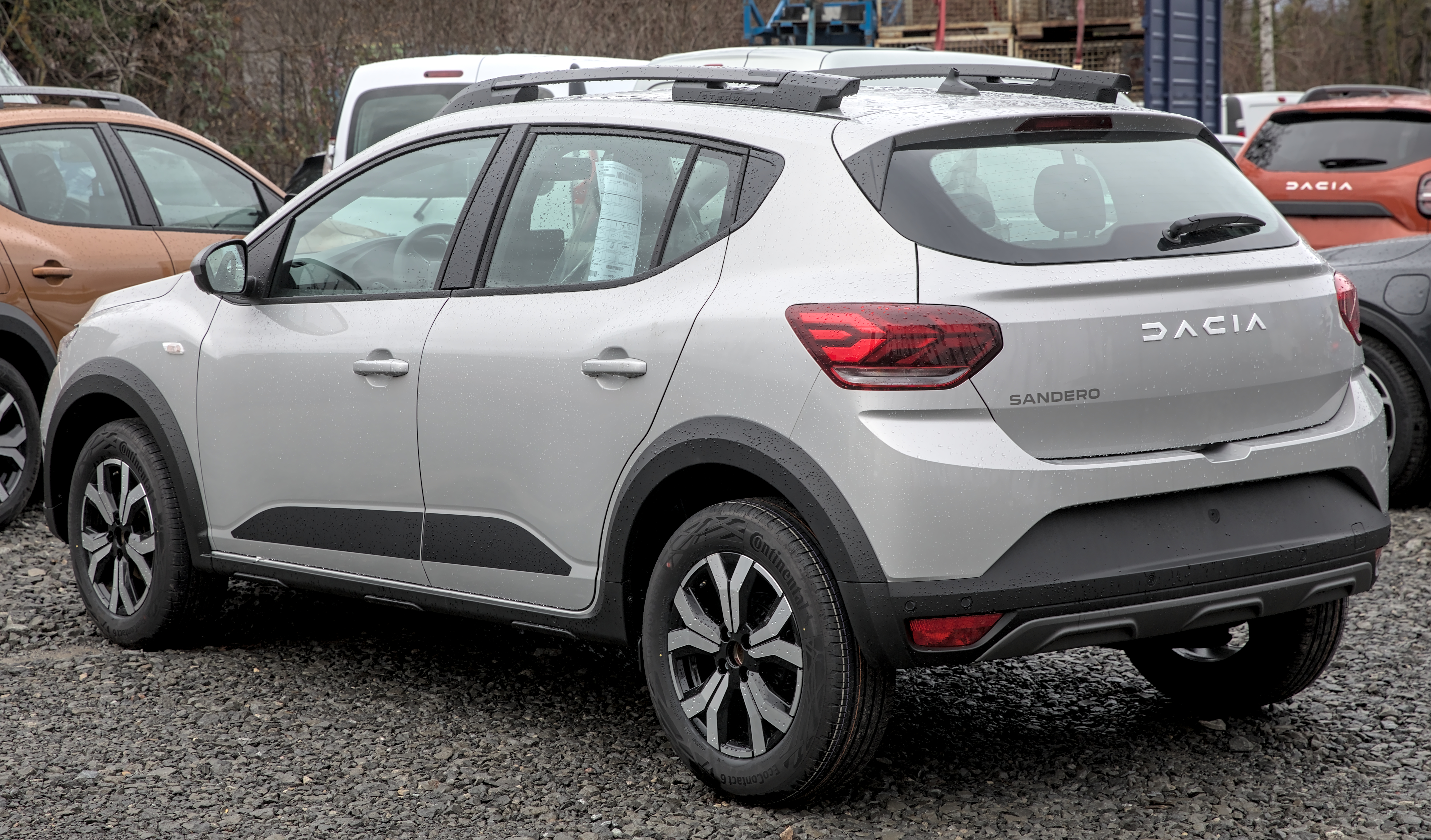 https://upload.wikimedia.org/wikipedia/commons/3/31/2023_Dacia_Sandero_Stepway_III_1X7A6194.jpg